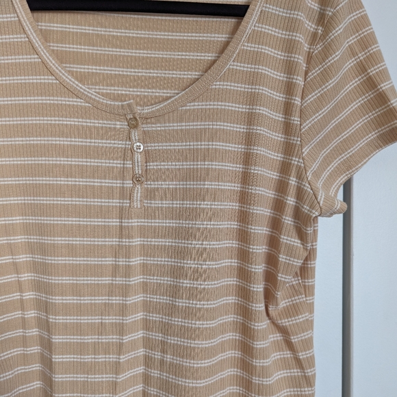 Tan & White 3 Button Cotton Top, Size XXL - Picture 2 of 4